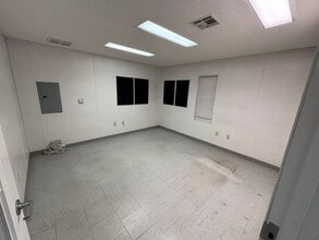 19300 Valdosta Hwy, Valdosta, GA for lease Interior Photo- Image 2 of 11