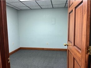 211 Kenbrook Dr, Vandalia, OH for lease Interior Photo- Image 2 of 12