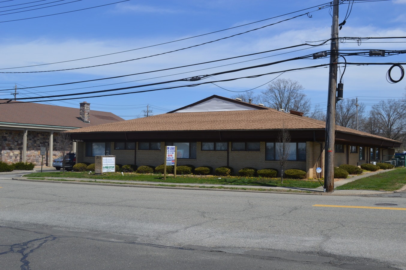 19 Yawpo Ave, Oakland, NJ 07436