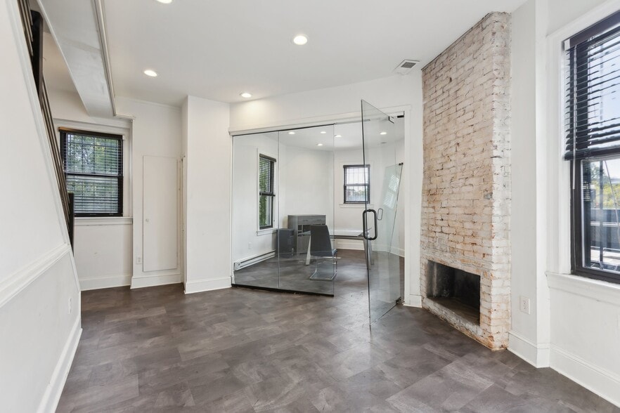 925 U St NW, Washington, DC for lease - Interior Photo - Image 2 of 28