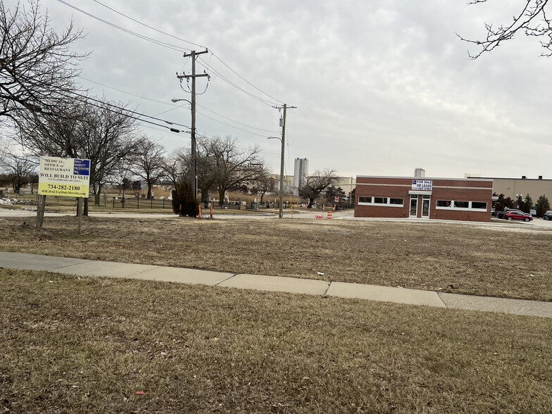 2005 Biddle Ave, Wyandotte, MI for lease - Building Photo - Image 3 of 3