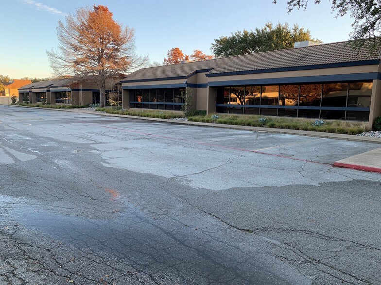 4851 Keller Springs Rd, Addison, TX 75001