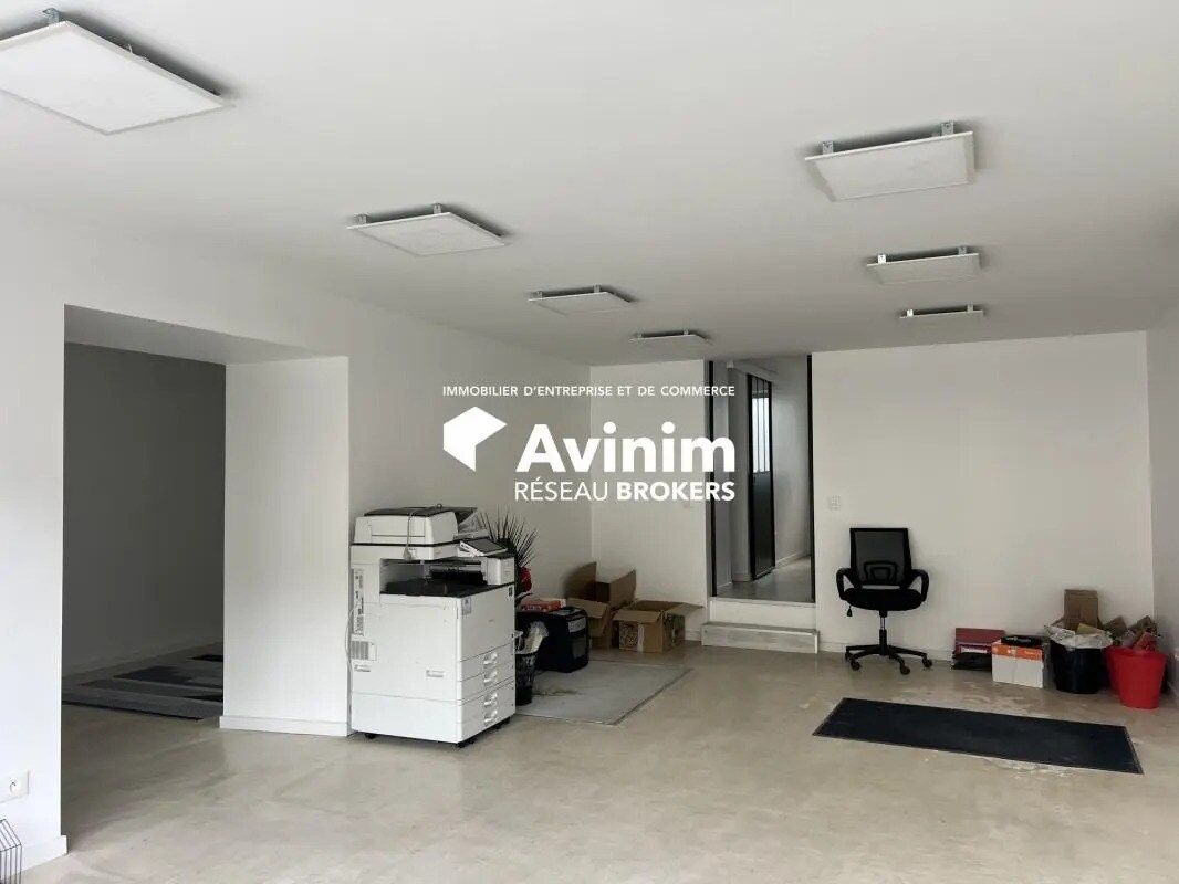 Retail in La Verpillière for lease Interior Photo- Image 1 of 8