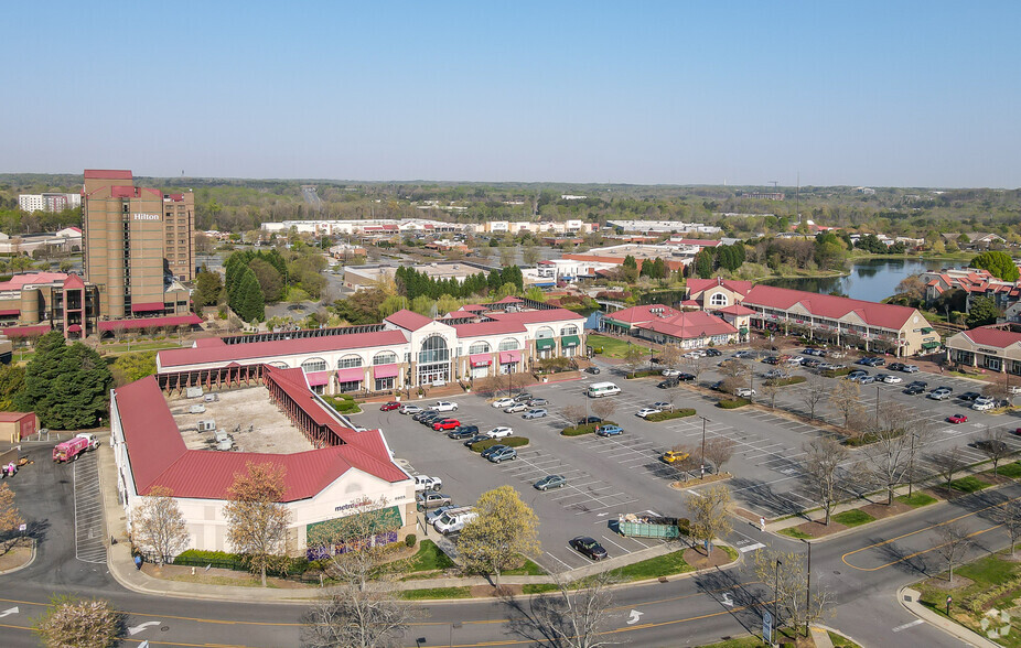 8927-8929 J M Keynes Dr, Charlotte, NC for lease - Building Photo - Image 2 of 9