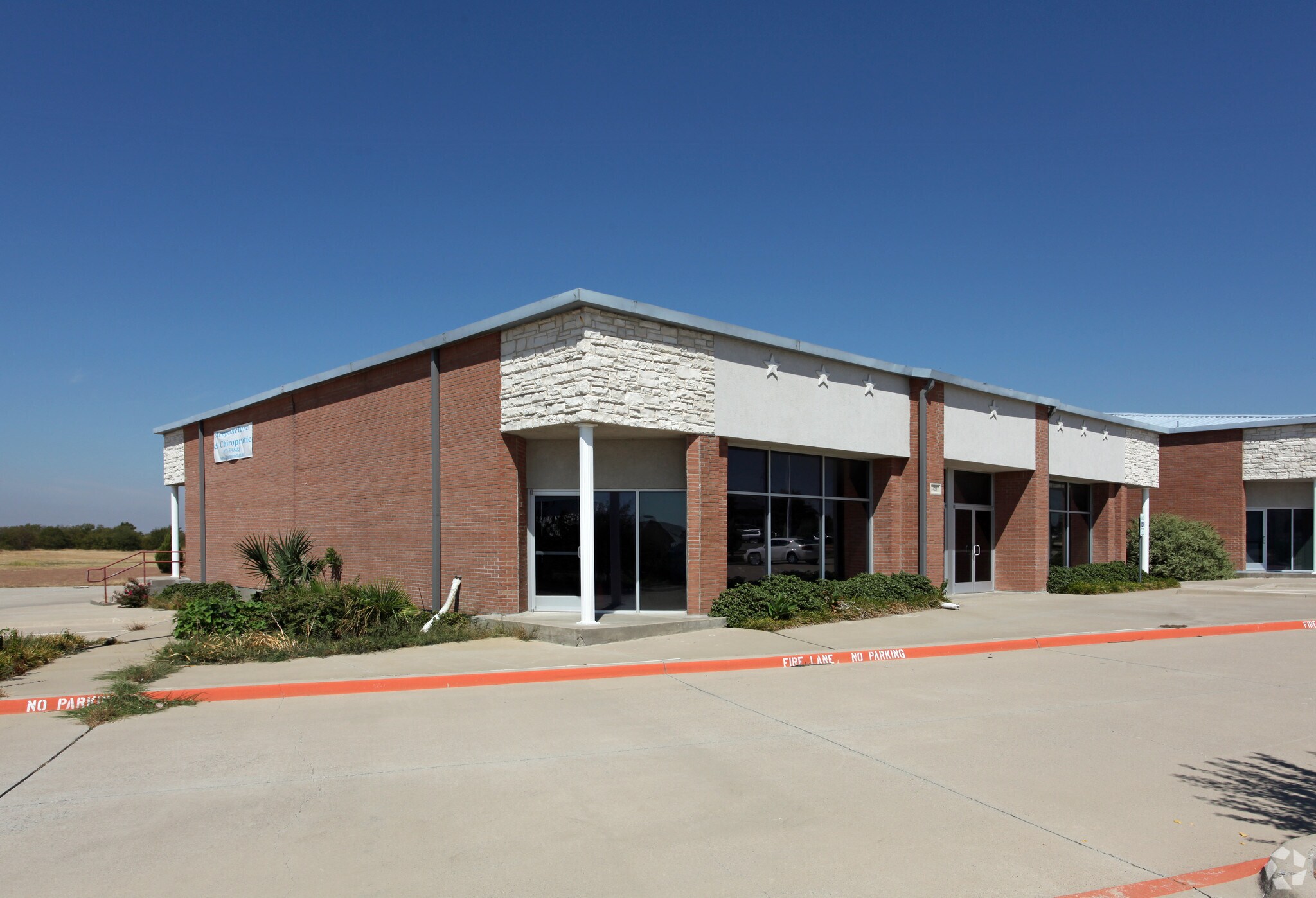 421 Maplelawn Dr, Plano, TX for sale Primary Photo- Image 1 of 1