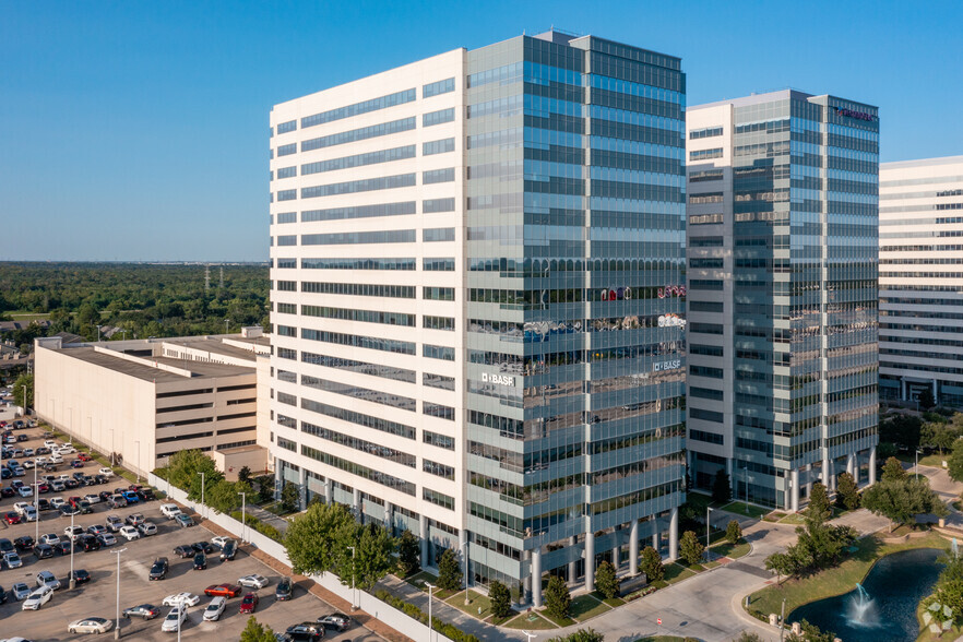 11750 Katy Fwy, Houston, TX for lease - Primary Photo - Image 1 of 15