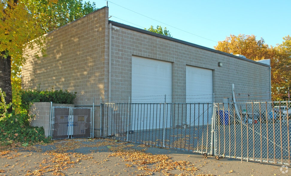 5163 Eastside Rd, Redding, CA for lease - Building Photo - Image 2 of 2