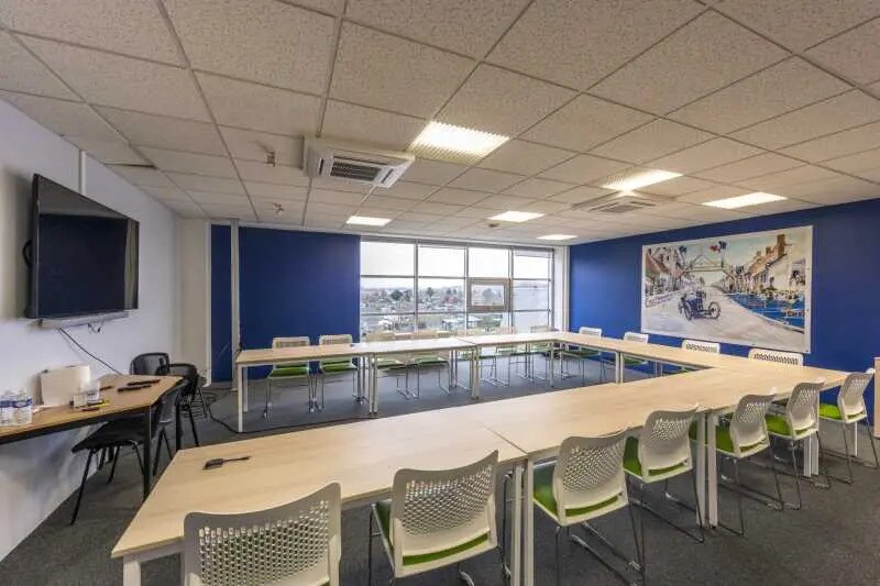 Office in Compiègne for lease - Interior Photo - Image 2 of 7