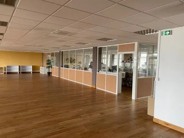 Office in Dijon for lease - Interior Photo - Image 3 of 5