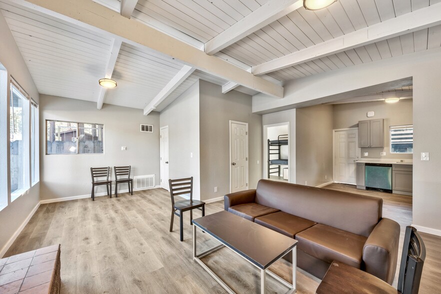 3546 Spruce Ave, South Lake Tahoe, CA for sale - Interior Photo - Image 3 of 10