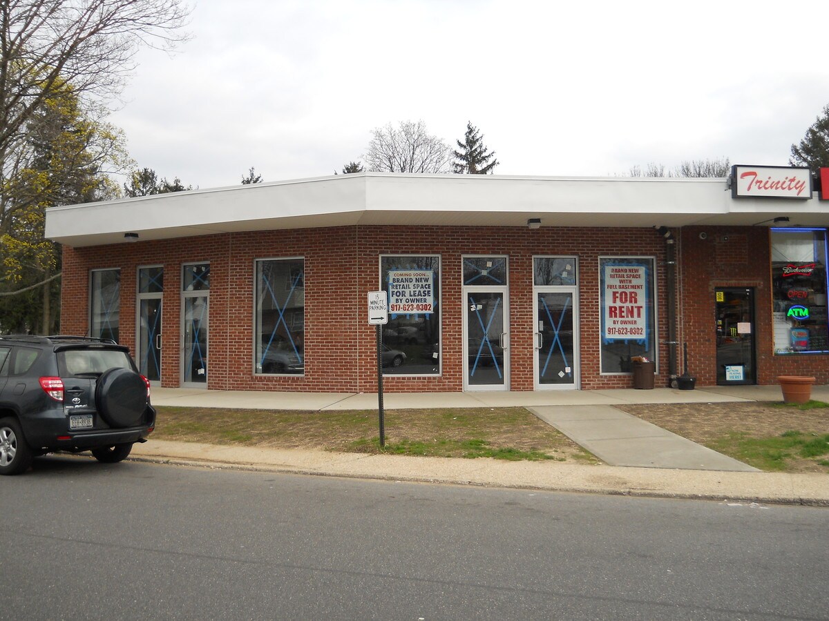 17 W Village Grn, Hicksville, NY 11801