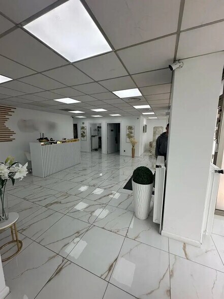 Retail in Saint-Maur-des-Fossés for lease - Interior Photo - Image 1 of 6