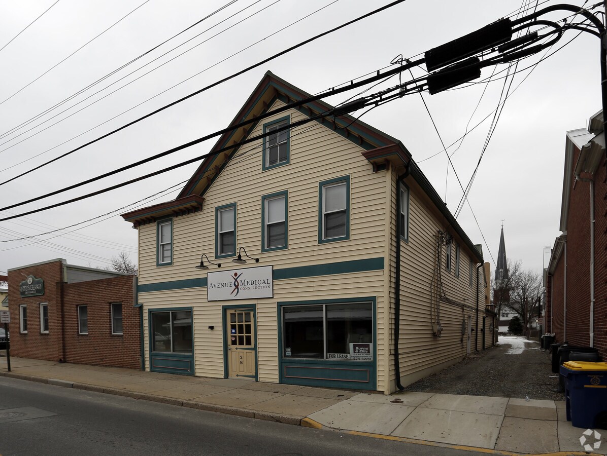 28 W Commerce St, Smyrna, DE 19977