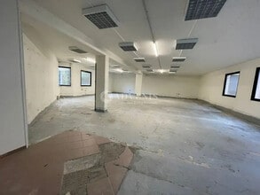 Office in Jouy-en-Josas for lease Interior Photo- Image 2 of 8