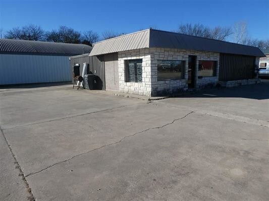 22 Sam Noble Pkwy, Ardmore, OK for sale - Primary Photo - Image 1 of 1