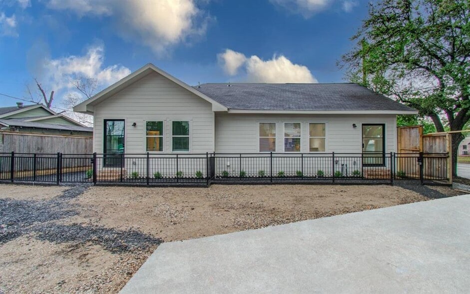 4006 Navigation Blvd, Houston, TX for lease - Primary Photo - Image 1 of 21