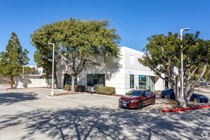 7098 Miratech Dr, San Diego, CA for lease - Building Photo - Image 3 of 14