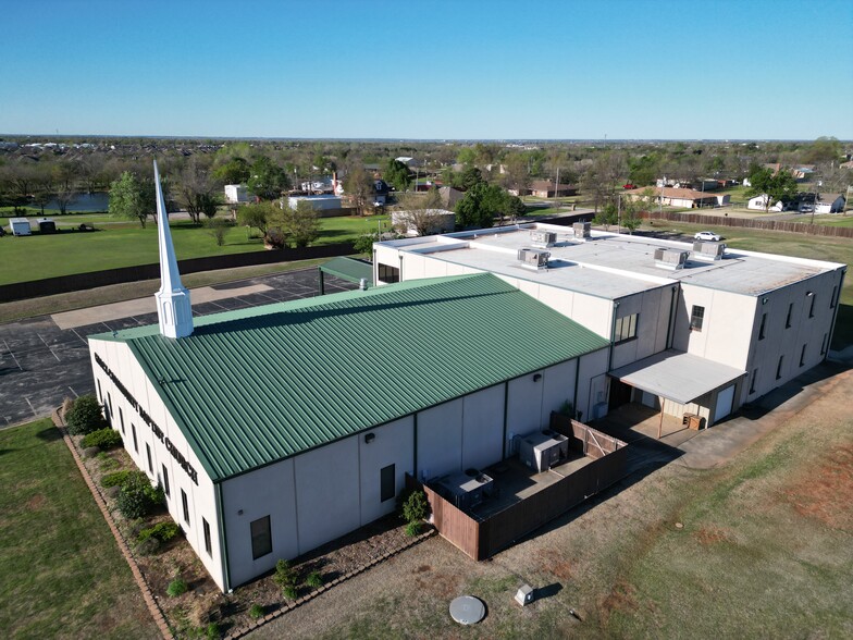 10901 S Santa Fe Ave, Oklahoma City, OK for sale - Building Photo - Image 3 of 27