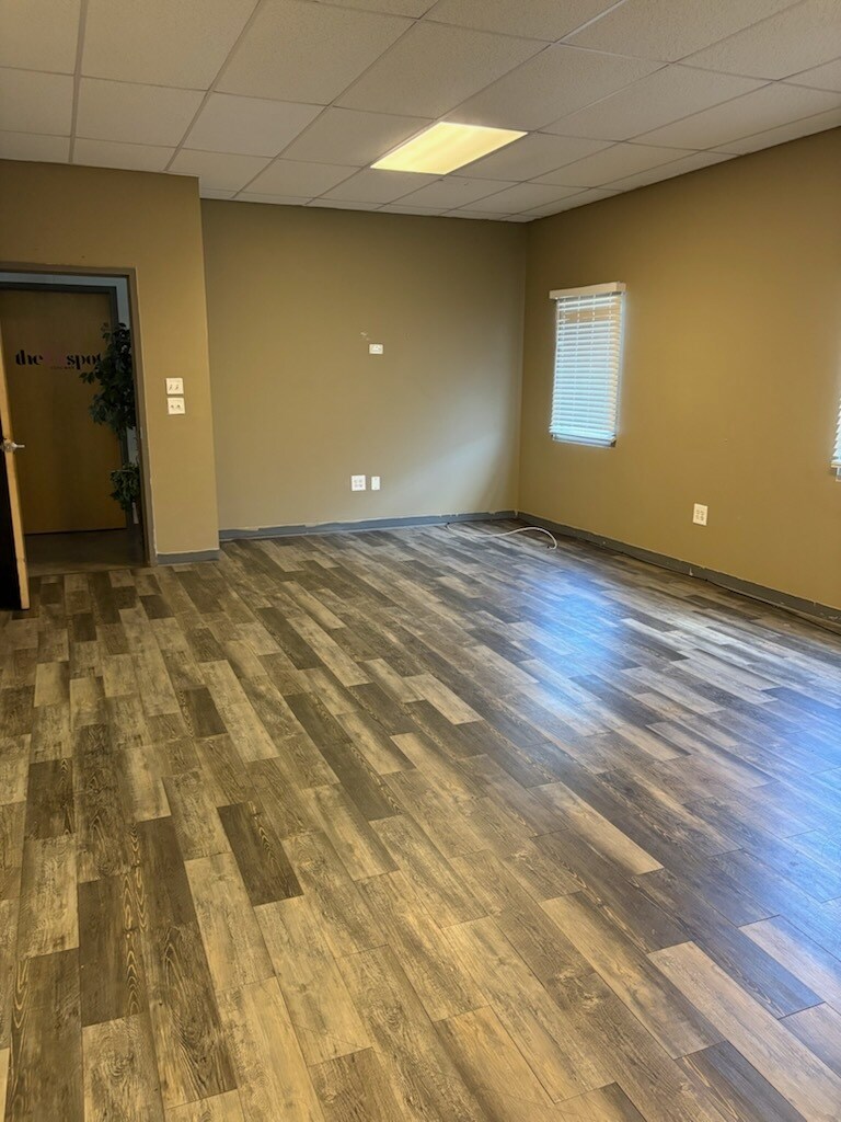 4303 S Bowen Rd, Arlington, TX for lease Interior Photo- Image 1 of 3