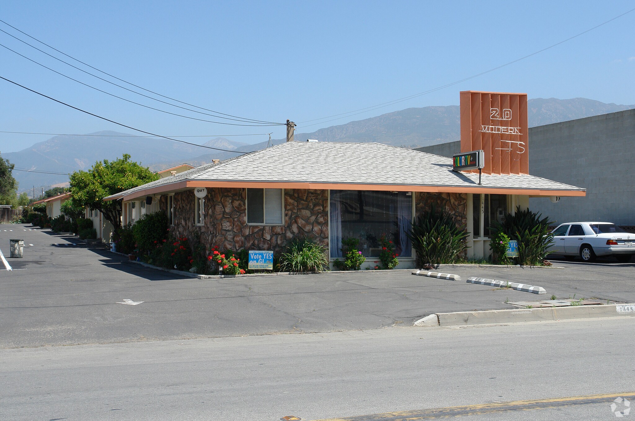 1445 E Main St, Santa Paula, CA 93060