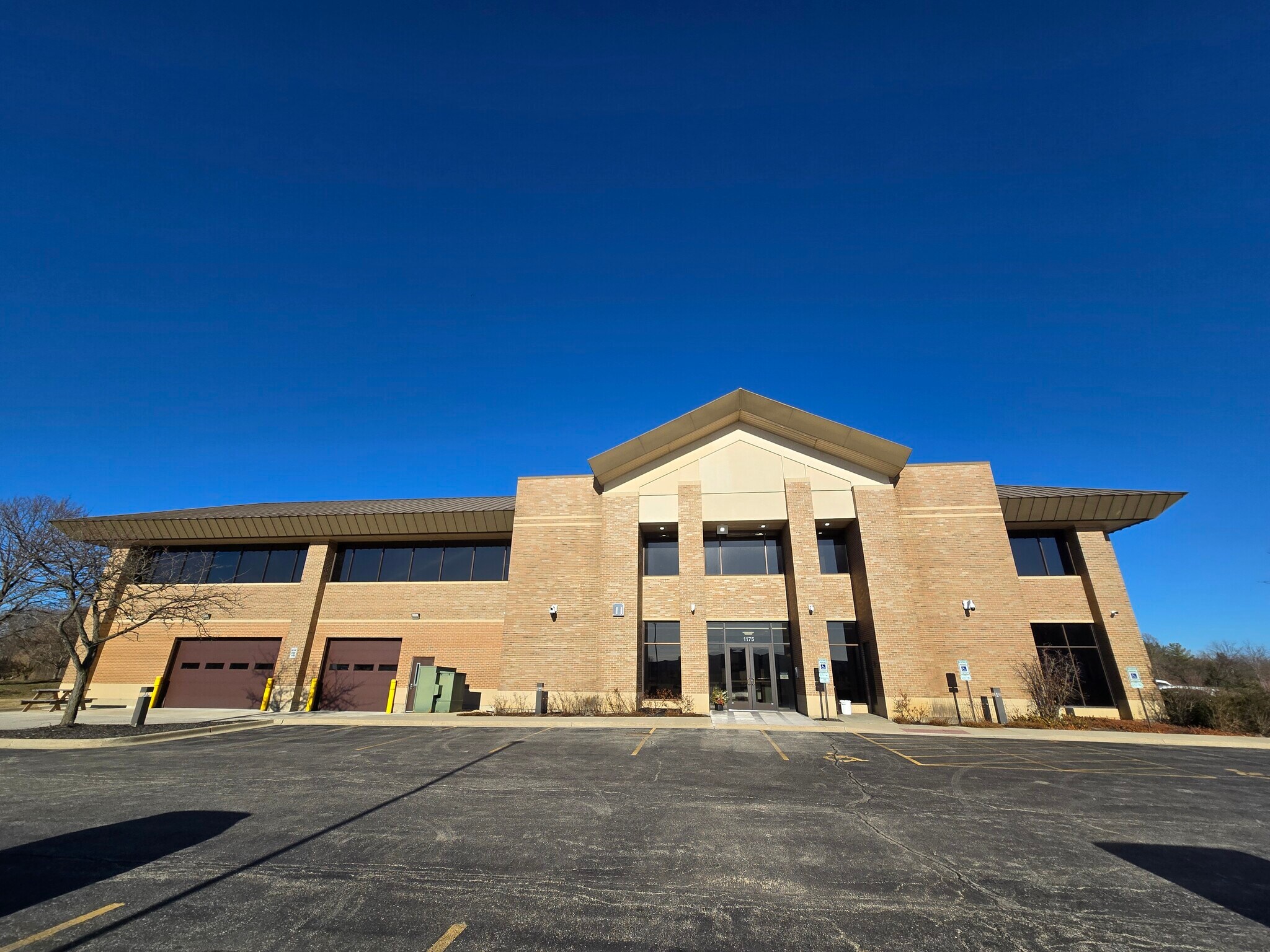 1175 Corporate Woods Pkwy, Vernon Hills, IL for lease Building Photo- Image 1 of 10