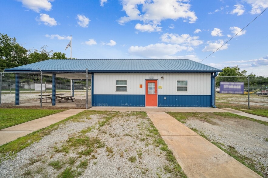 100 Main St, Bernice, OK for sale - Primary Photo - Image 1 of 18