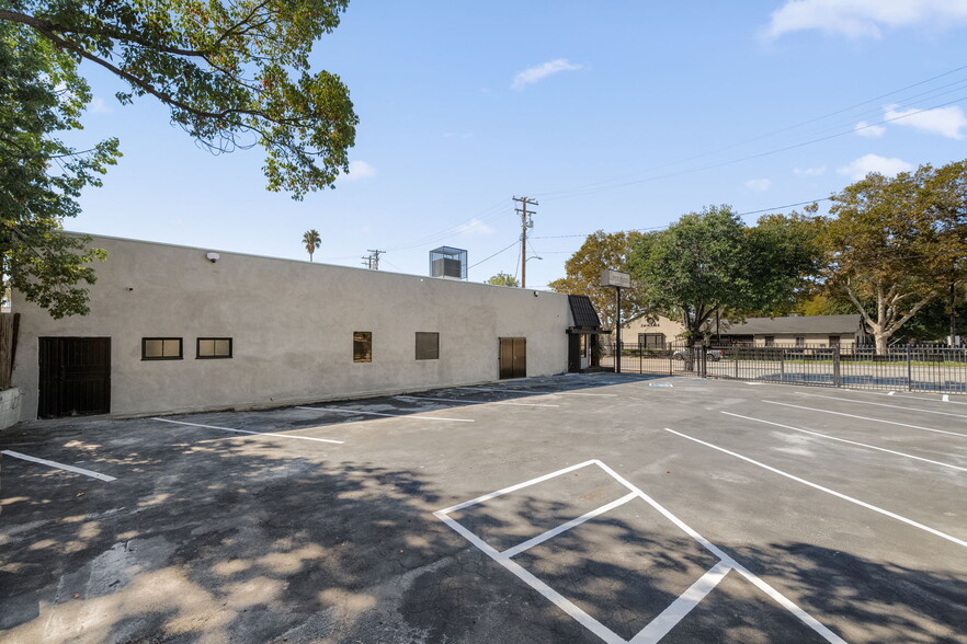 570 N Towne Ave, Pomona, CA for lease - Building Photo - Image 3 of 28