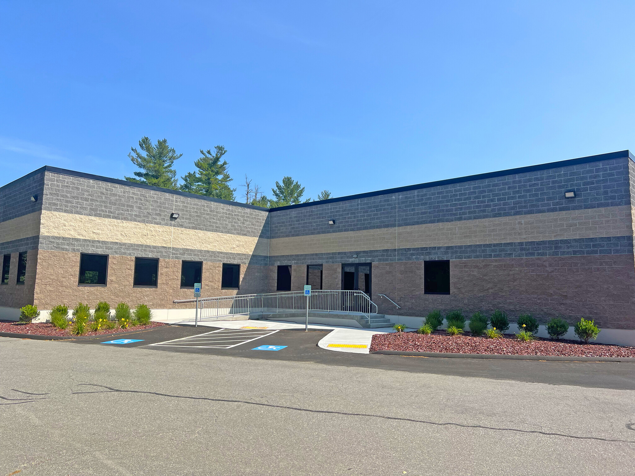 9 Northwestern Dr, Salem, NH for lease Building Photo- Image 1 of 3