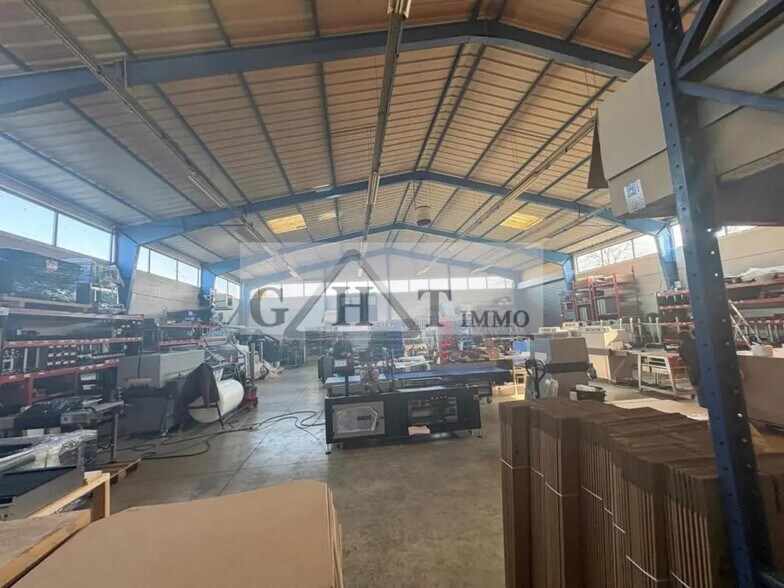 Industrial in Saint-Mard for sale - Interior Photo - Image 2 of 2