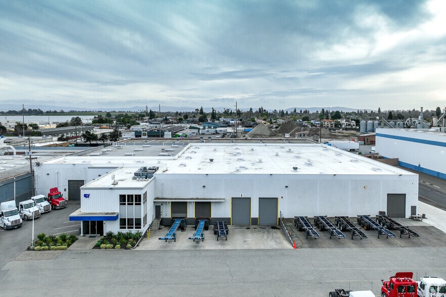 4450 Tidewater Ave, Oakland, CA for lease - Building Photo - Image 1 of 9