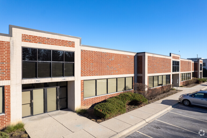 100 N Fairway Dr, Vernon Hills, IL for lease - Building Photo - Image 2 of 9