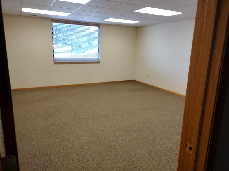 3231 Teewinot Dr, Rapid City, SD for lease - Interior Photo - Image 2 of 5