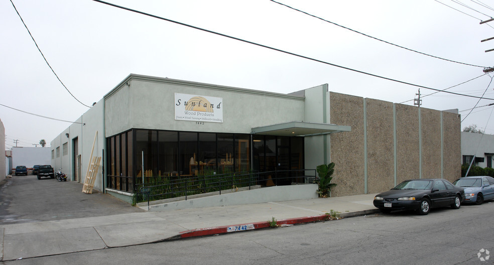 7442 Varna Ave, North Hollywood, CA for lease - Primary Photo - Image 1 of 52