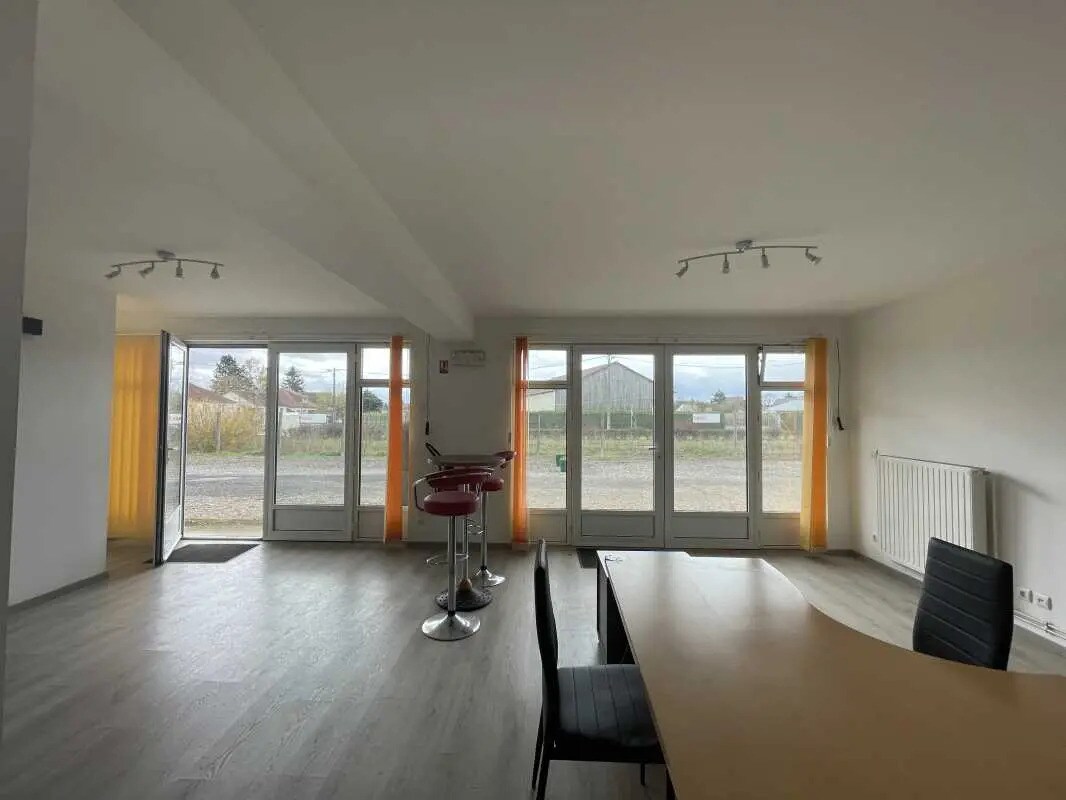 Office in Bresles for lease Interior Photo- Image 1 of 5