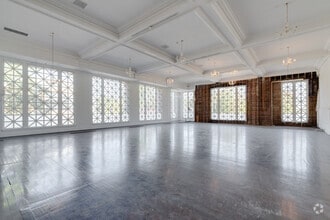 3862 SE Hawthorne Blvd, Portland, OR for sale Interior Photo- Image 2 of 5