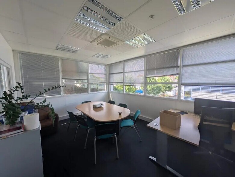 16-20 Rue Louis Rameau, Bezons for lease - Interior Photo - Image 3 of 9