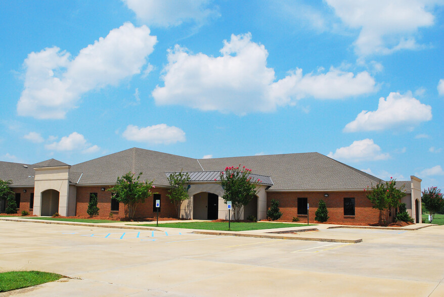 4719 Woodmere Blvd, Montgomery, AL for lease - Building Photo - Image 1 of 4