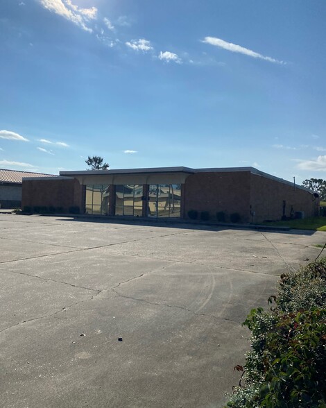 720 E Prien Lake Rd, Lake Charles, LA for sale - Building Photo - Image 1 of 1