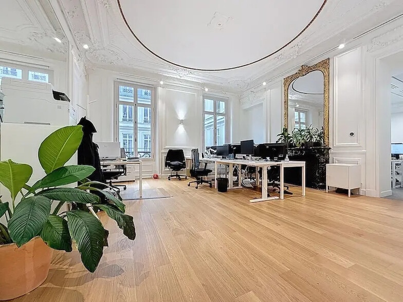 Office in Paris for lease - Interior Photo - Image 3 of 9