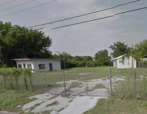 1725 Layton Ave, Haltom City, TX for sale Primary Photo- Image 1 of 1