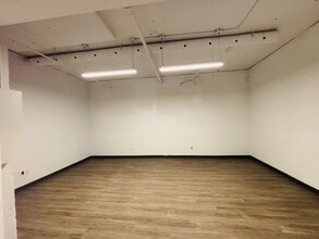 9090 Av Du Parc, Montréal, QC for lease Interior Photo- Image 1 of 11