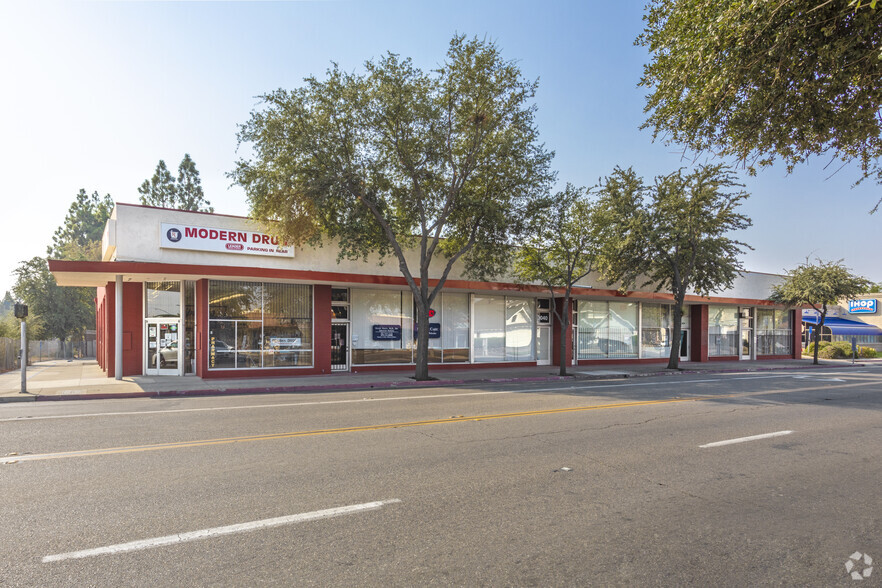 3032-3044 Tulare St, Fresno, CA for lease - Building Photo - Image 2 of 13