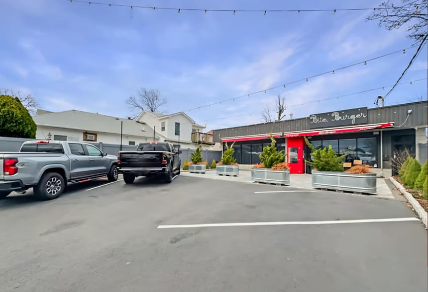 331 Hillside Ter, Staten Island, NY for sale - Primary Photo - Image 1 of 1