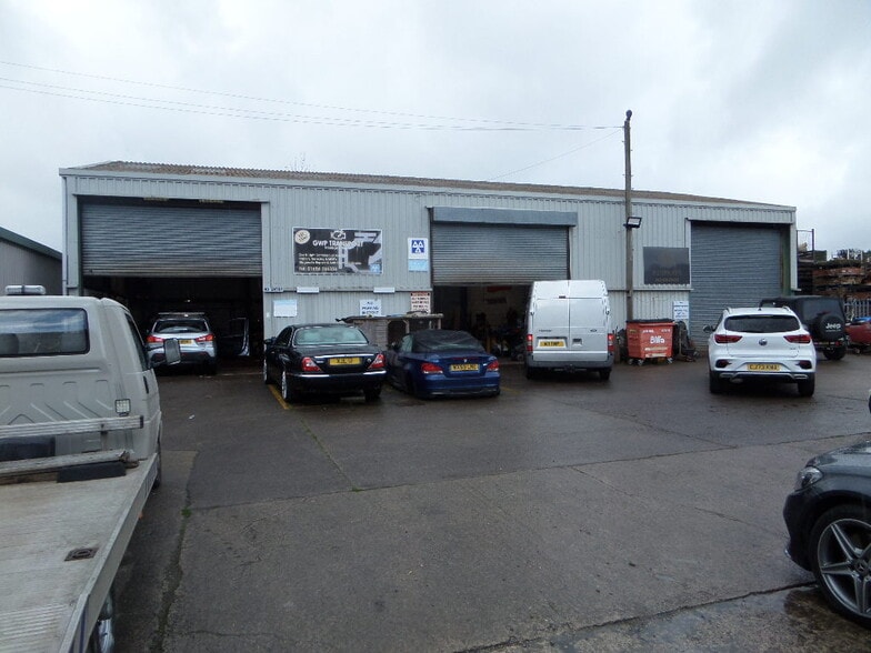 PRINCES WAY BRIDGEND INDUSTRIAL ESTATE portfolio of 2 properties for sale on LoopNet.com - Building Photo - Image 1 of 5
