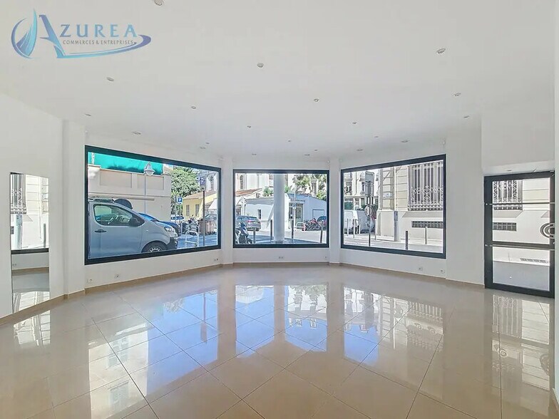 Retail in Nice for lease - Interior Photo - Image 1 of 4