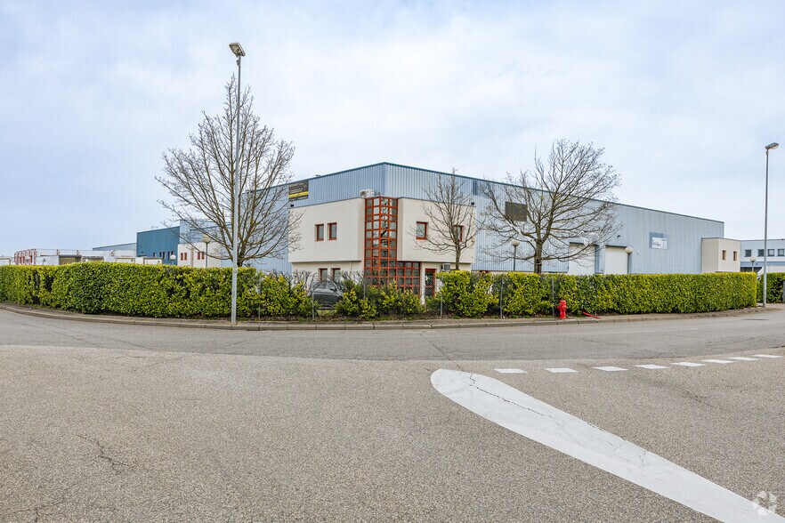 Flex in Genas for lease - Primary Photo - Image 1 of 2
