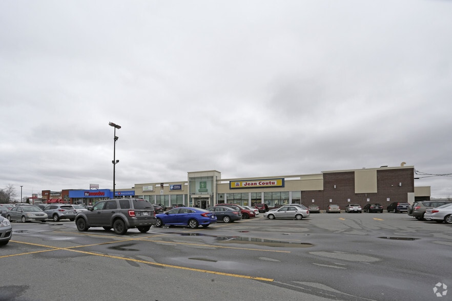 2600 Rue Victoria, Montréal, QC for lease - Primary Photo - Image 1 of 3