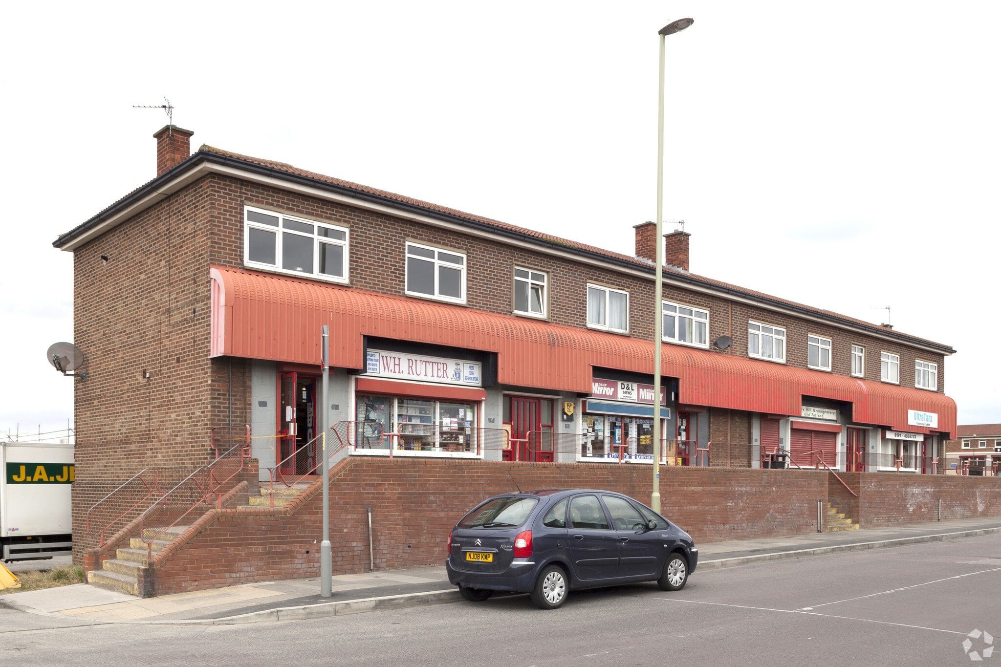 49-56 Horsley Hill Sq, South Shields for sale Primary Photo- Image 1 of 1