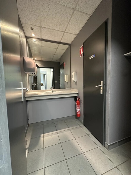 11 Rue De Micy, La Chapelle-Saint-Mesmin for lease - Interior Photo - Image 3 of 5