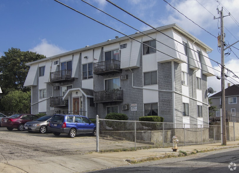 322 Flint St, Fall River, MA for sale - Building Photo - Image 2 of 3